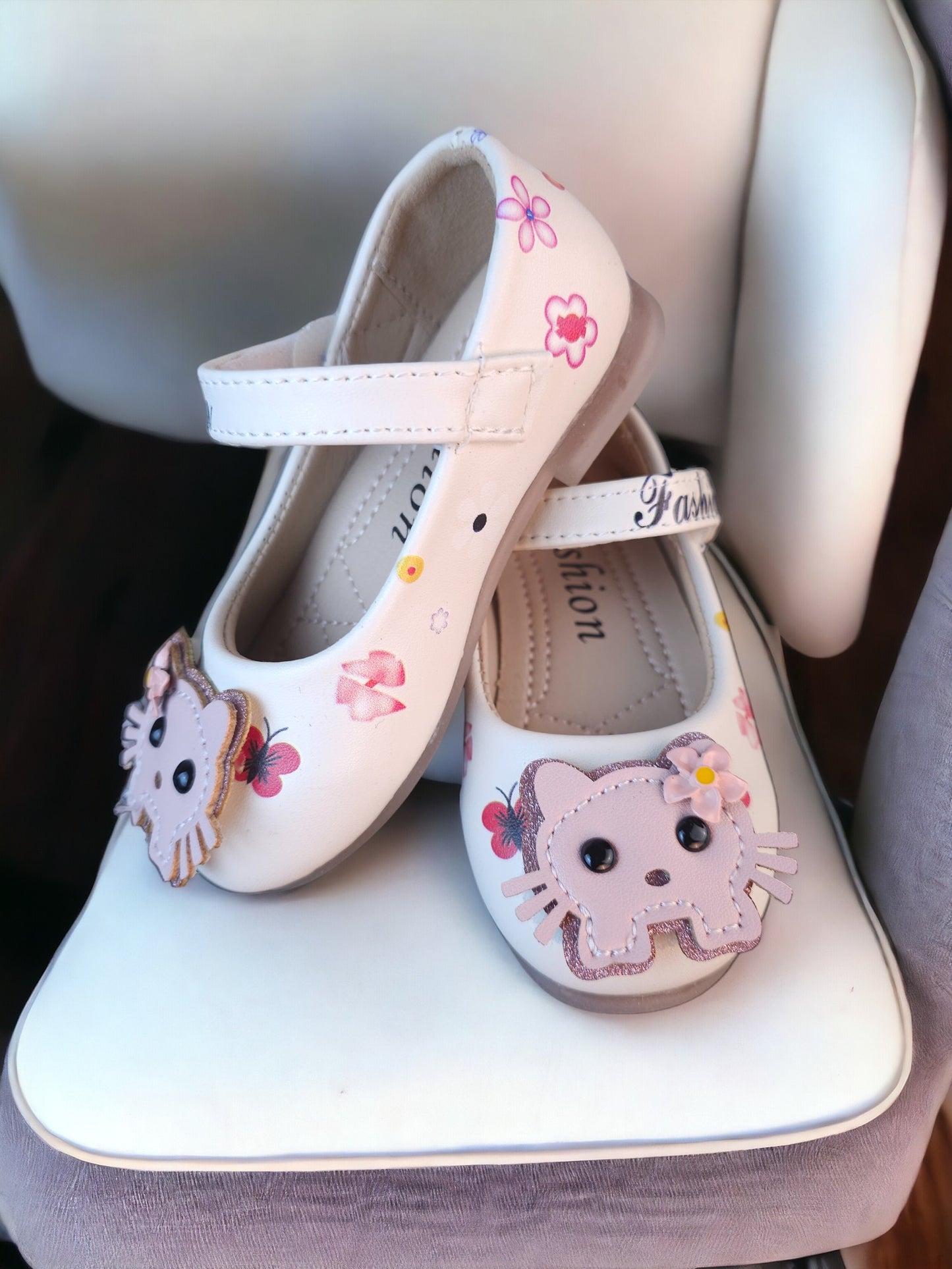 Hello Kitty Shoe