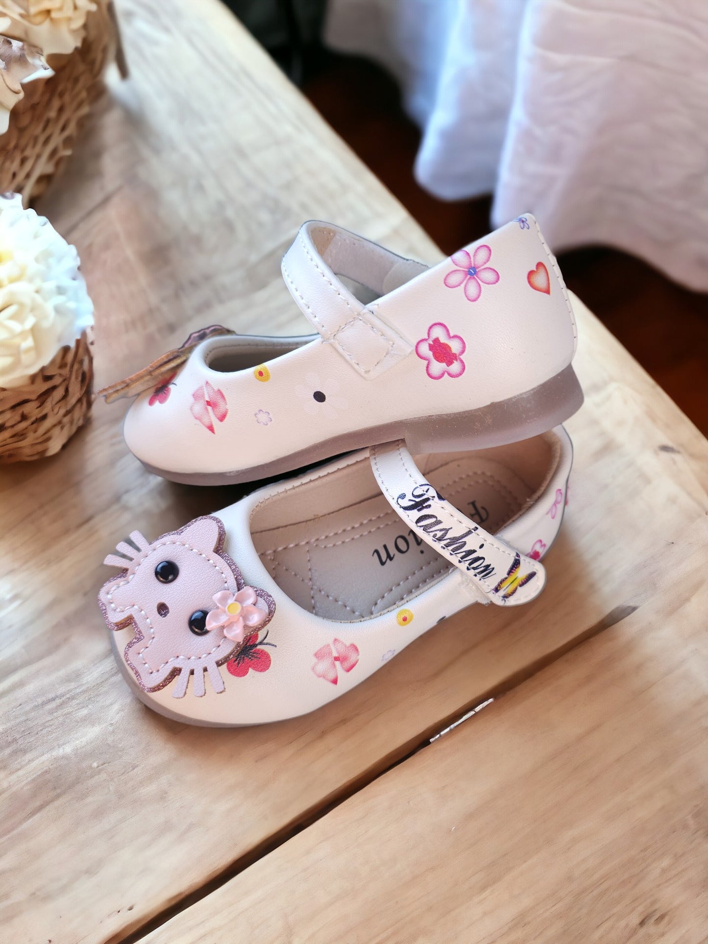 Hello Kitty Shoe