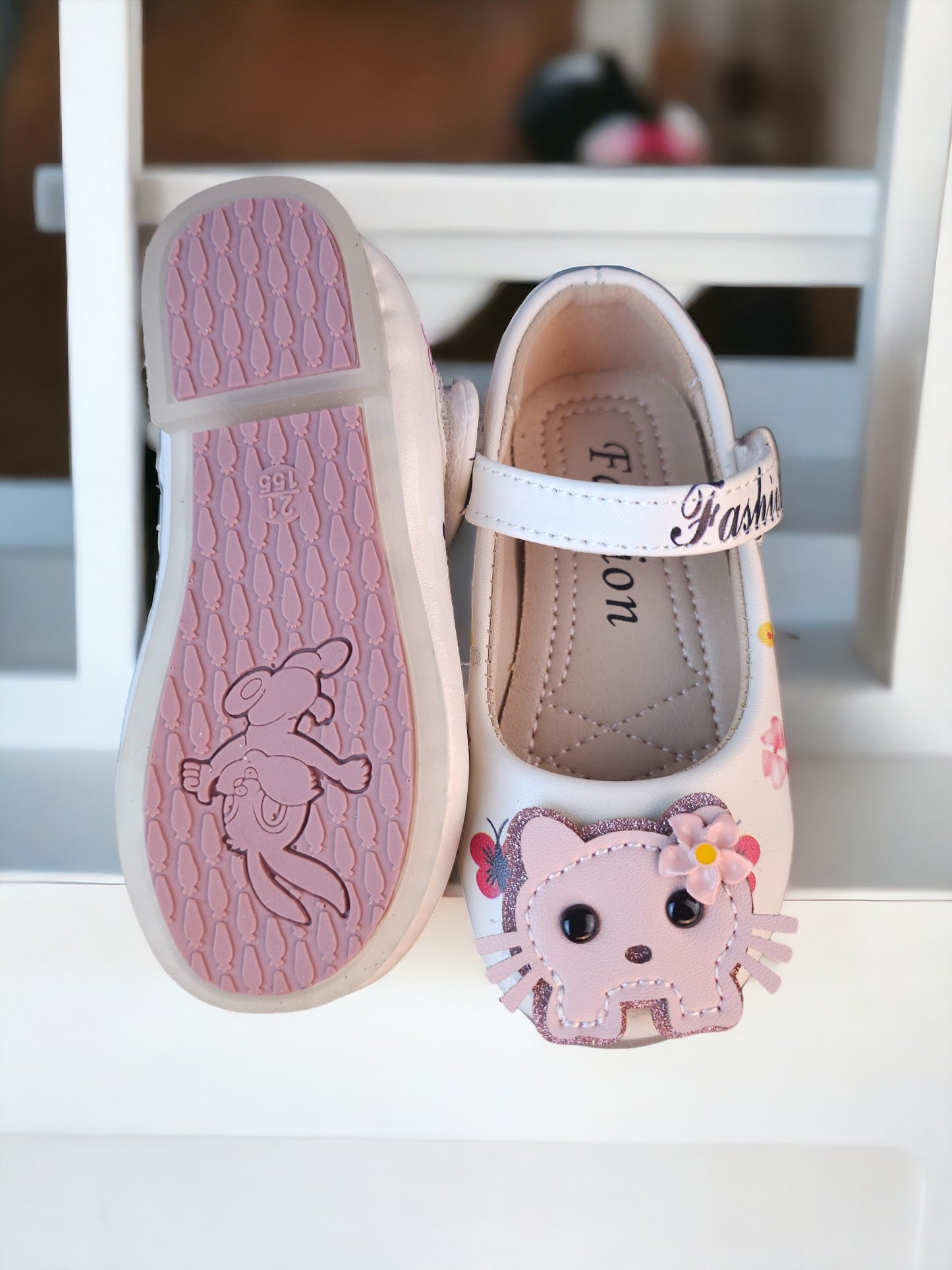 Hello Kitty Shoe