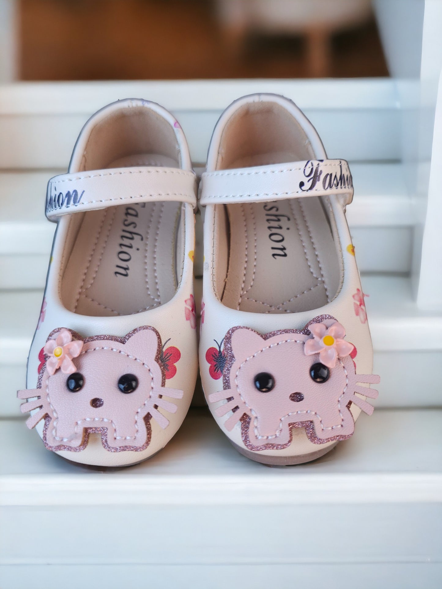 Hello Kitty Shoe