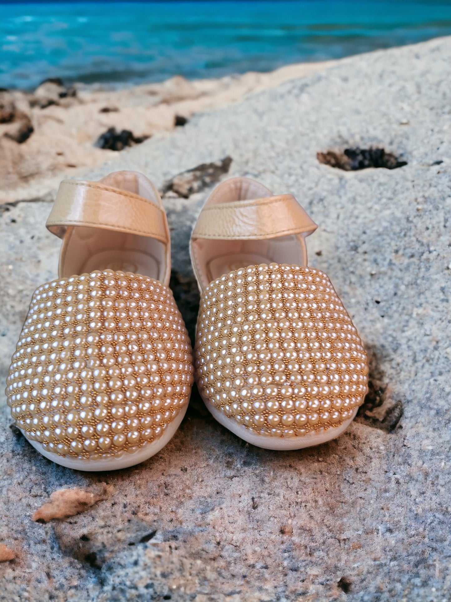 Perl Toe closed sandal