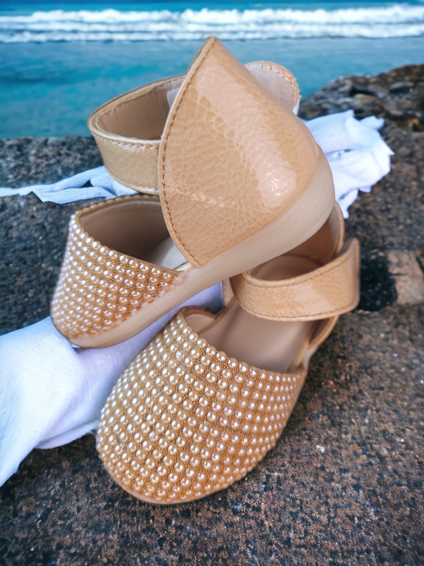 Perl Toe closed sandal