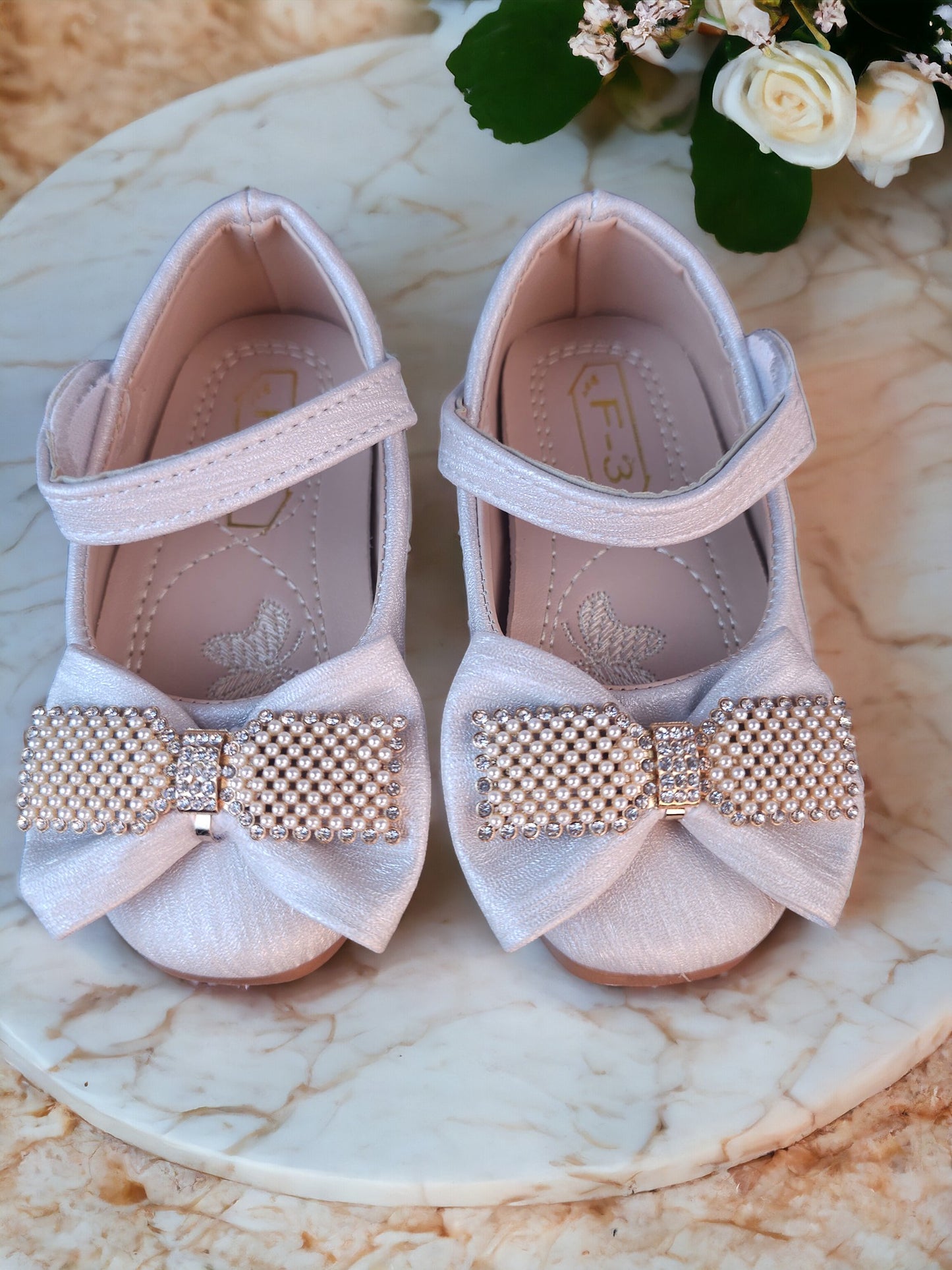 Perl Bow Shoe